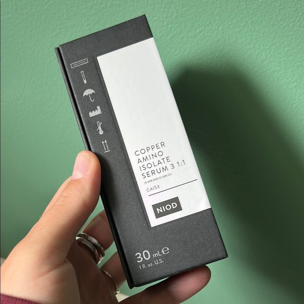 Copper Amino Isolate Serum 3 1:1 - Black and White
